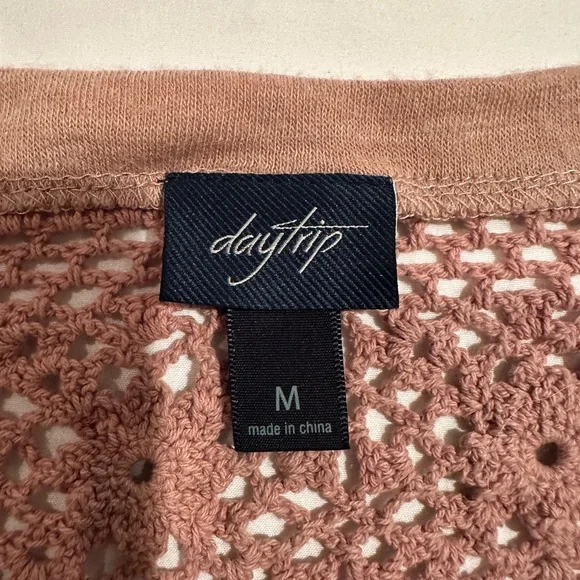 Buckle -‎ Daytrip, Dusty Rose Color, Crochet Yoke Wide Neck Top - Picture 9 of 12